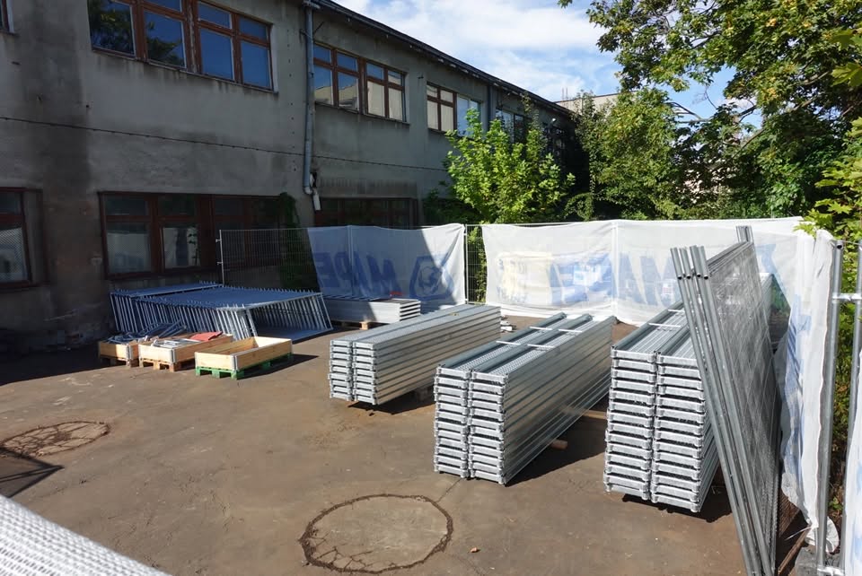 Wynajem rusztowań elewacyjnych Plettac